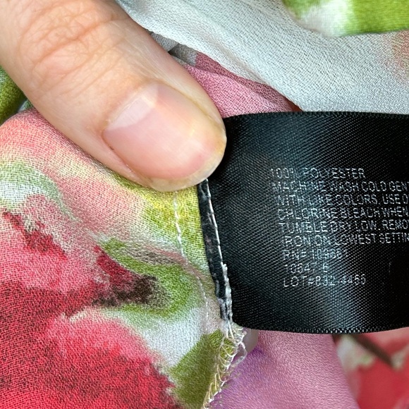 East 5th Ruched Floral Blouse - Picture 6 of 6